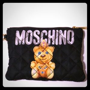 Moschino Pouch❤️
